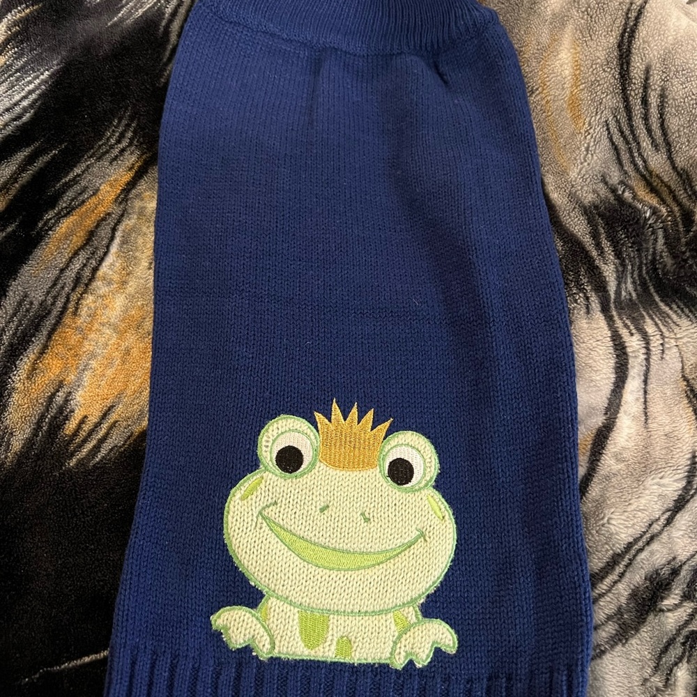 Medium nwot dog/puppy sweater